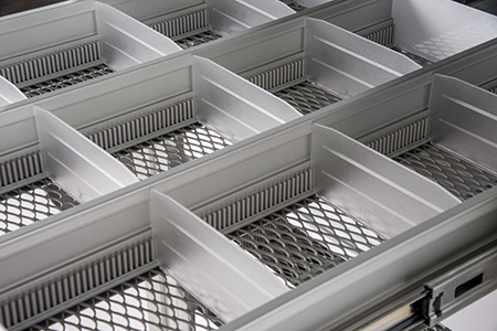 Pull-out aluminum drawer with dividers for models 500-2